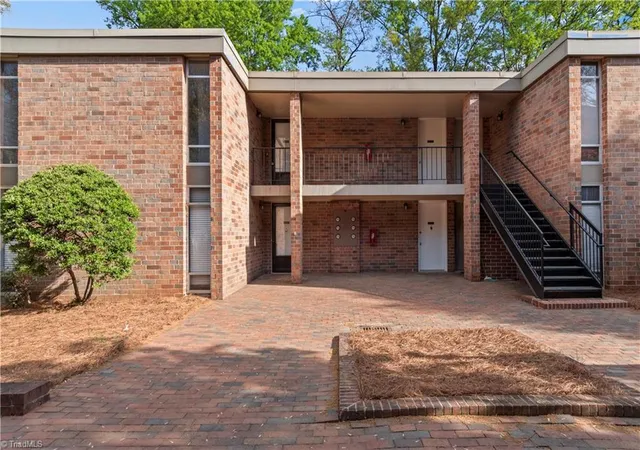 2nd image of 1739 S Hawthorne Rd, Winston Salem, NC 27103 | MLS# 1214860