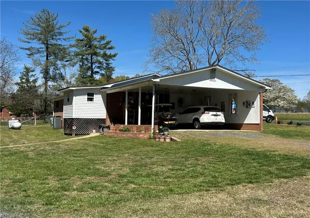 Photo 4 of Sale Pending at 281 Spencer Meadow Rd, Asheboro, NC 27205 | MLS# 1214096 | Listing updated on 2026-09-12