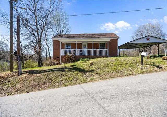 Photo 3 of Single family home for sale at 625 Flynn St, Eden, NC 27288 | MLS# 1222999 | Listing updated on 2026-09-22