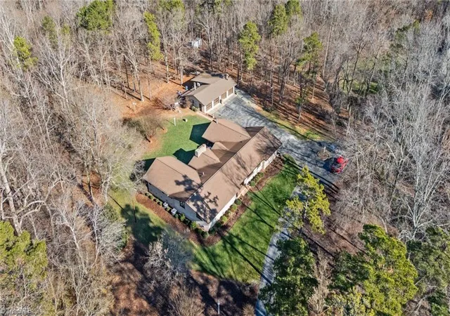 Photo 4 of Single family home for sale at 6955 Harlow Dr, High Point, NC 27263 | MLS# 1228349 | Listing updated on 2026-09-17