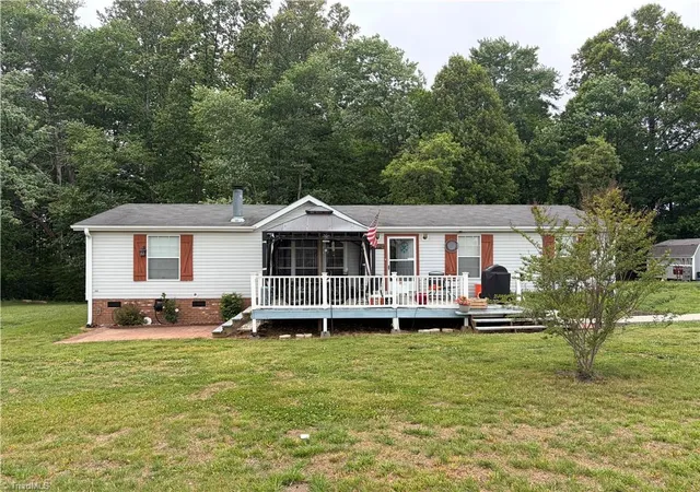 Homes for sale in King, NC | 1090 Chestnut Grove Rd, King, NC 27021 | MLS# 1224003