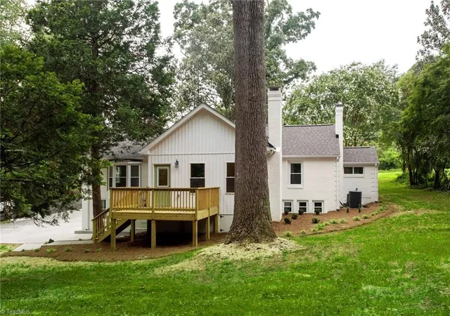 Photo 3 of Single family home for sale at 3035 Walnut Ave, Winston Salem, NC 27106 | MLS# 1229707 | Listing updated on 2026-09-22