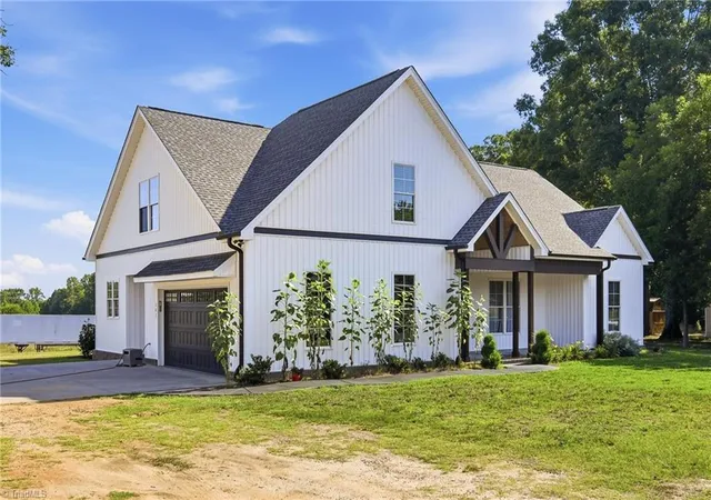Photo 2 of Single family home for sale at 263 Progress Ln, Yadkinville, NC 27055 | MLS# 1227315 | Listing updated on 2026-07-17