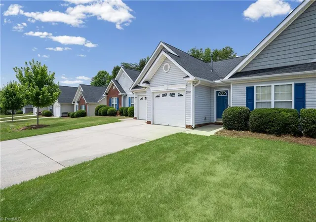 Photo 3 of Sale Pending at 3952 Creekside Ct, Winston Salem, NC 27127 | MLS# 1226312 | Listing updated on 2026-10-07