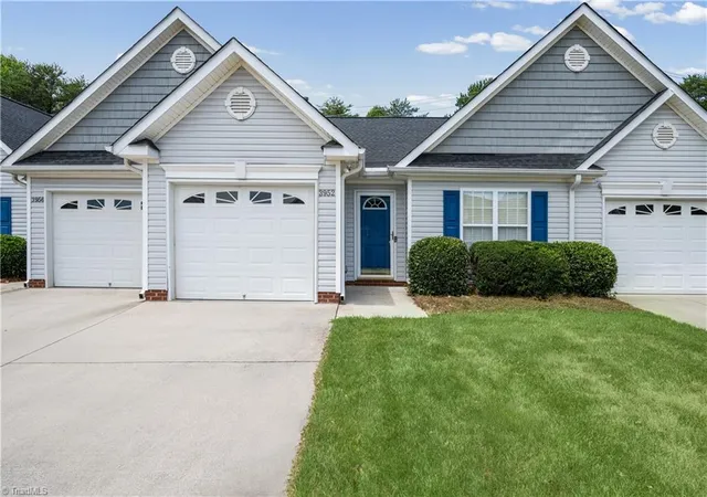 Photo 4 of Sale Pending at 3952 Creekside Ct, Winston Salem, NC 27127 | MLS# 1226312 | Listing updated on 2026-10-07