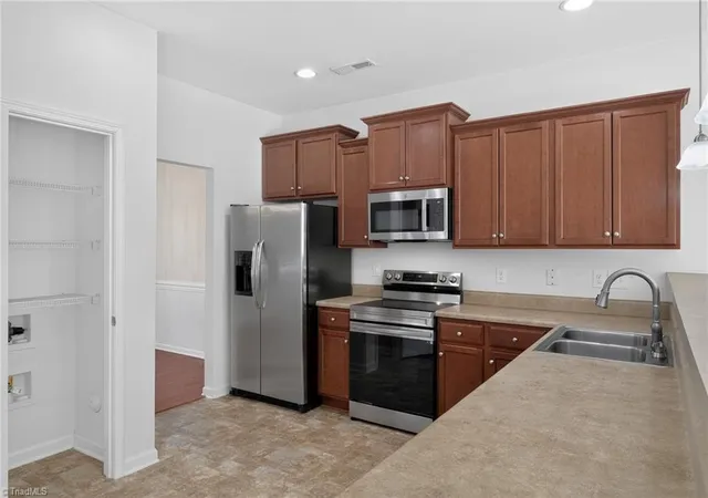 5th image of 1564 Abbey Park Ct, Kernersville, NC 27284 | MLS# 1229789