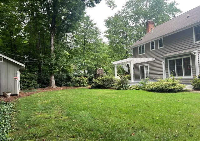 Photo 4 of Single family home for sale at 4015 Baytree Ct, High Point, NC 27265 | MLS# 1230963 | Listing updated on 2026-10-15