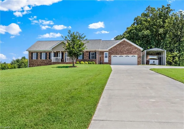 Photo 2 of Sale Pending at 527 Howardtown Cir, Mocksville, NC 27028 | MLS# 1233408 | Listing updated on 2026-10-03