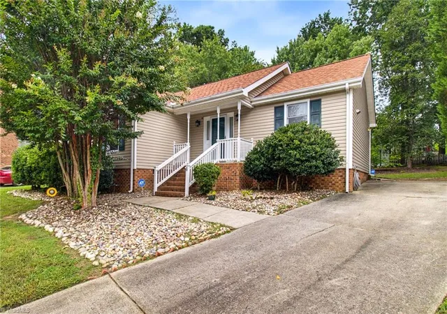 Photo 1 of Single family home for sale at 6 Castle Bridge Ct, Greensboro, NC 27407 | MLS# 1233813 | Listing updated on 2026-09-11