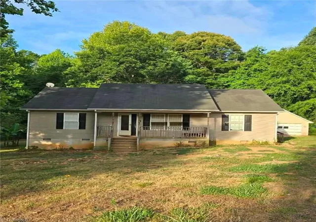 Homes for sale in Graham, NC | 173 Dakota Dr, Graham, NC 27253 | MLS# 1224573