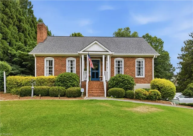 2nd image of 808 Springhouse Ct, Kernersville, NC 27284 | MLS# 1223738