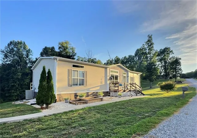 Homes for sale in North Wilkesboro, NC | 2206 Pads Rd, North Wilkesboro, NC 28659 | MLS# 1225065