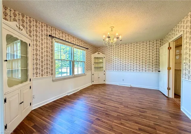 5th image of 404 Irving Park Ct, Kernersville, NC 27284 | MLS# 1220393