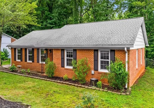 Photo 3 of Single family home for sale at 2004 Cottage Pl, Greensboro, NC 27455 | MLS# 1228995 | Listing updated on 2026-10-06