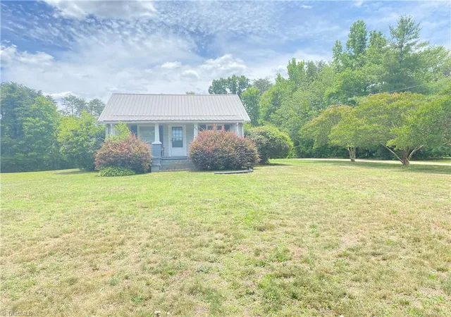 Homes for sale in Reidsville, NC | 3120 Us Hwy 158, Reidsville, NC 27320 | MLS# 1225572
