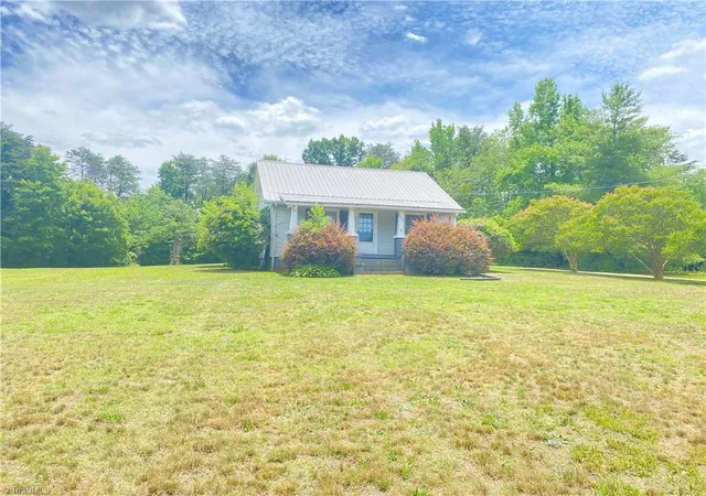 Homes for sale in Reidsville, NC | 3120 Us Hwy 158, Reidsville, NC 27320 | MLS# 1225572