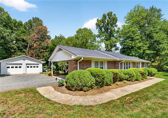 3rd image of 3110 Valhalla Cir, Greensboro, NC 27406 | MLS# 1226281