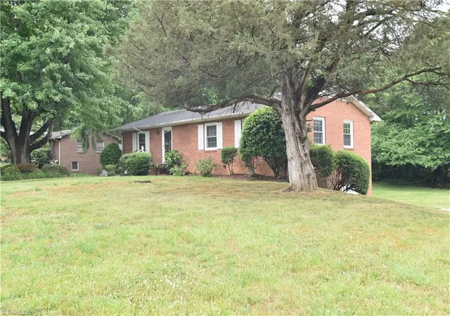 Homes for sale in Winston Salem, NC | 4340 Spenway Pl, Winston Salem, NC 27106 | MLS# 1221916