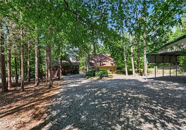 Photo 4 of Sale Pending at 260 Knollwood Dr, Salisbury, NC 28146 | MLS# 1219820 | Listing updated on 2026-09-29