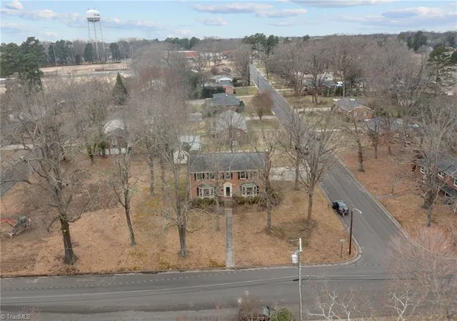 Photo 4 of Single family home for sale at 301 Jones St, Graham, NC 27253 | MLS# 1211189 | Listing updated on 2026-09-17