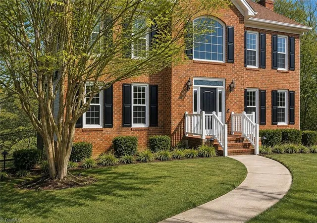 Photo 2 of Single family home for sale at 5229 Brg Pointe Dr, Clemmons, NC 27012 | MLS# 1231433 | Listing updated on 2026-08-18