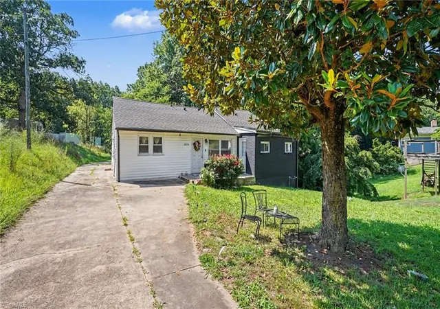 Photo 3 of Single family home for sale at 2224 Greensboro St Ext, Lexington, NC 27295 | MLS# 1226585 | Listing updated on 2026-08-18