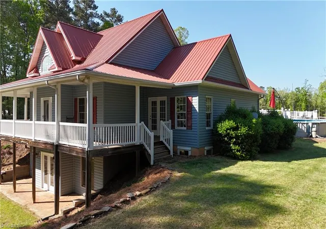 Photo 3 of Sale Pending at 104 Bridle Path Ln, Carthage, NC 28327 | MLS# 1177266 | Listing updated on 2026-04-13