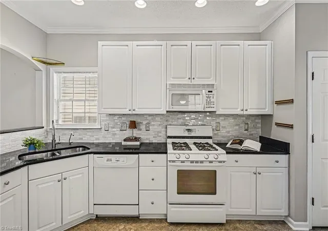 3rd image of 119 Riverwalk Ln, Jamestown, NC 27282 | MLS# 1226336