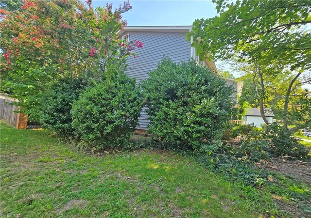 Photo 3 of Single family home for sale at 3443 Scarsborough Dr, Winston Salem, NC 27104 | MLS# 1231618 | Listing updated on 2026-10-06