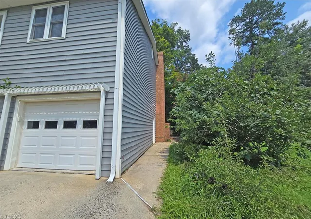Photo 4 of Single family home for sale at 3443 Scarsborough Dr, Winston Salem, NC 27104 | MLS# 1231618 | Listing updated on 2026-10-06