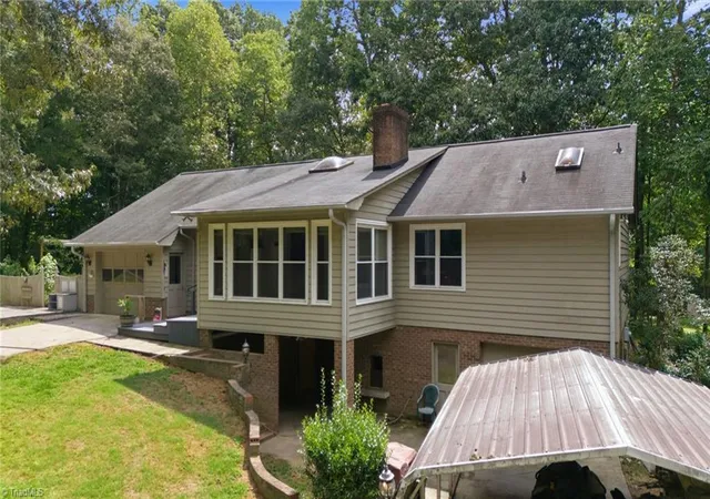 Photo 2 of Single family home for sale at 100 Brandon Ct, Lexington, NC 27295 | MLS# 1233946 | Listing updated on 2026-09-19