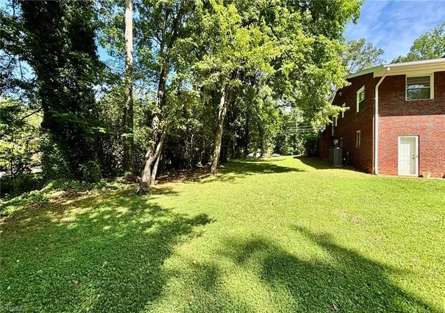 48th image of 1061 N Peace Haven Rd, Winston Salem, NC 27104 | MLS# 1224078