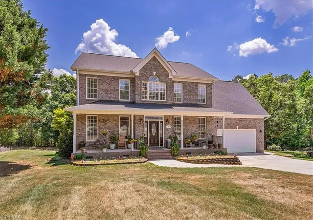 3rd image of 4719 Clifton Park Dr, Jamestown, NC 27282 | MLS# 1224095