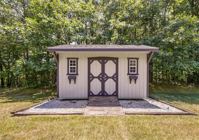 45th image of 4719 Clifton Park Dr, Jamestown, NC 27282 | MLS# 1224095