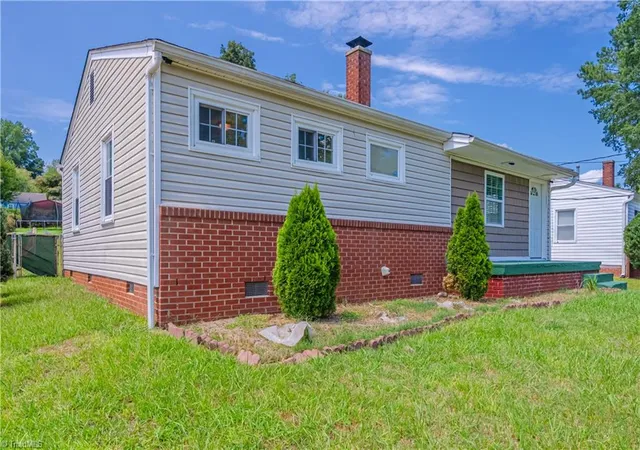 3rd image of 517 Nathan Hunt Dr, High Point, NC 27260 | MLS# 1233160