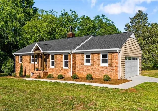 Photo 3 of Sale Pending at 2006 Ledford Rd, Greensboro, NC 27406 | MLS# 1219710 | Listing updated on 2026-10-03