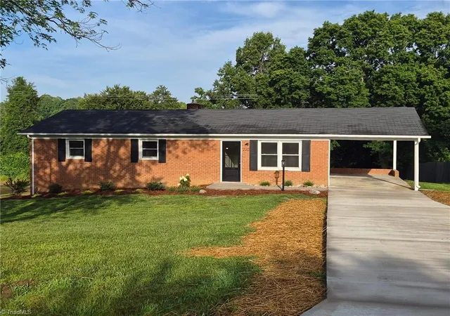 Photo 1 of Sale Pending at 220 Kerner Knls Dr, Kernersville, NC 27284 | MLS# 1228502 | Listing updated on 2026-09-09
