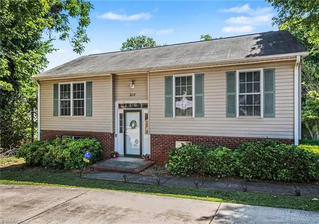 Photo 2 of Single family home for sale at 3015 Konnoak Dr, Winston Salem, NC 27127 | MLS# 1227521 | Listing updated on 2026-10-25
