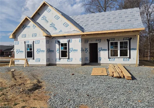 Homes for sale in Lexington, NC | 1376 Piedmont Dr, Lexington, NC 27295 | MLS# 1201619