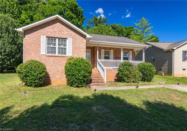 Homes for sale in High Point, NC | 1528 Ambridge Ct, High Point, NC 27265 | MLS# 1223674