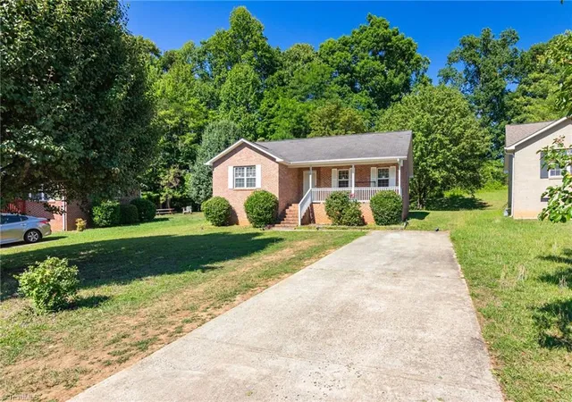 Homes for sale in High Point, NC | 1528 Ambridge Ct, High Point, NC 27265 | MLS# 1223674