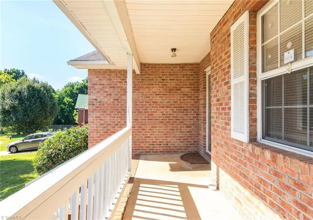 Homes for sale in High Point, NC | 1528 Ambridge Ct, High Point, NC 27265 | MLS# 1223674