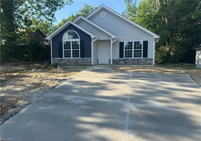 Photo 3 of Single family home for sale at 1003 E Russell Ave, High Point, NC 27260 | MLS# 1219669 | Listing updated on 2026-09-13