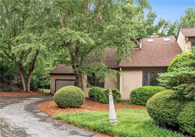 4th image of 1955 Eastchester Dr #A, High Point, NC 27265 | MLS# 1230274