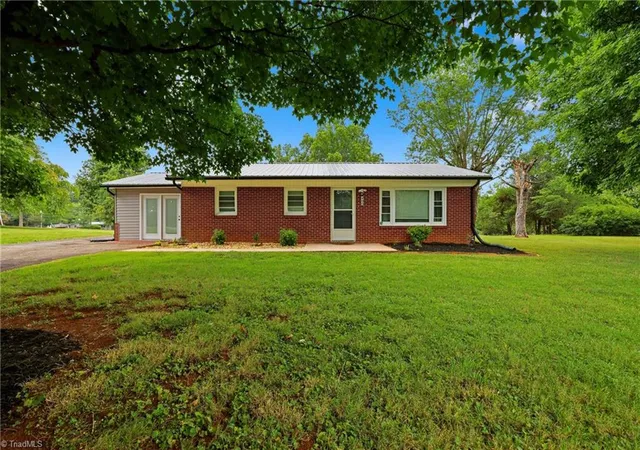 Homes for sale in North Wilkesboro, NC | 400 John Mcgrady Rd, North Wilkesboro, NC 28659 | MLS# 1227097