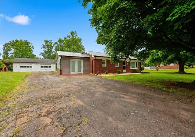 Homes for sale in North Wilkesboro, NC | 400 John Mcgrady Rd, North Wilkesboro, NC 28659 | MLS# 1227097