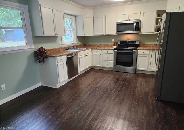 Photo 4 of Single family home for sale at 1801 Glenside Dr, Greensboro, NC 27405 | MLS# 1233079 | Listing updated on 2026-08-24