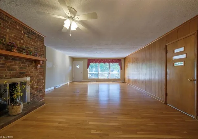 Photo 3 of Single family home for sale at 221 Westwood Ave, Thomasville, NC 27360 | MLS# 1233596 | Listing updated on 2026-09-18