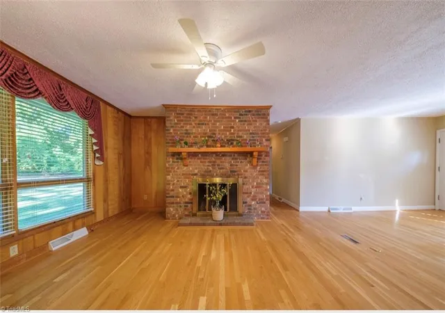 Photo 4 of Single family home for sale at 221 Westwood Ave, Thomasville, NC 27360 | MLS# 1233596 | Listing updated on 2026-09-18