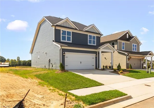Photo 3 of Single family home for sale at 1715 Creekline Dr, Kernersville, NC 27284 | MLS# 1208087 | Listing updated on 2026-09-18